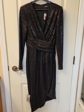 ✨️NWT✨️ le chateau Black Sequined Wrap-Style Long Sleeve Dress, Size M
